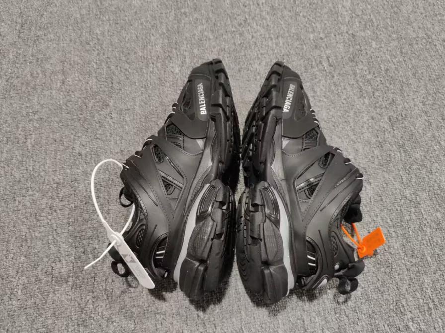 🔑N650650
Balenciag Track Trainer 巴黎S家
目前市面最优批次 霓虹变色灯光